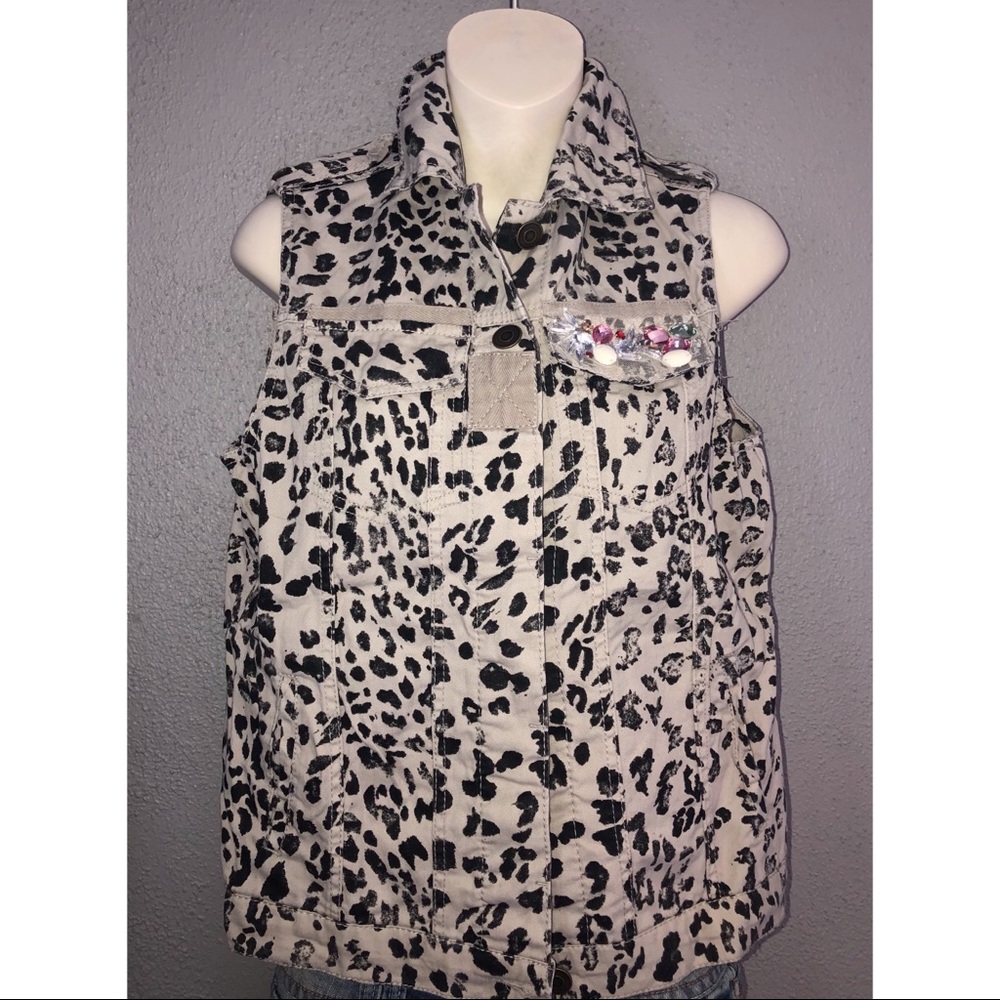 Black and Gray Leopard Vest